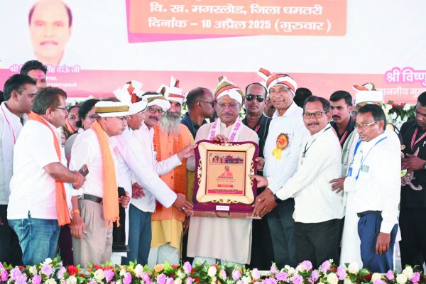 जनप्रतिनिधियों के सम्मान व कंवर-पैकरा समाज की वार्षिक महासभा में शामिल हुए सीएम