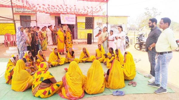 ग्रामीण अंचल में सुआ नृत्य बना जनजागरूकता का माध्यम