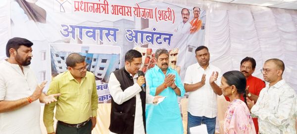 105 हितग्राहियों को खुली लाटरी से आवास आबंटन