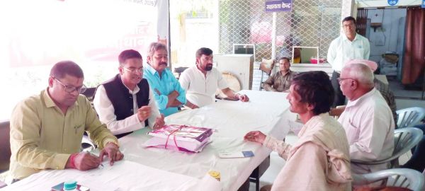 सुशासन तिहार पर विधायक, महापौर, आयुक्त ने स्वयं बैठकर आवेदन लिए