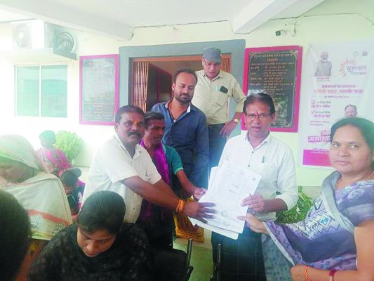  जर्जर भवन के बदले प्रधानमंत्री आवास की मांग