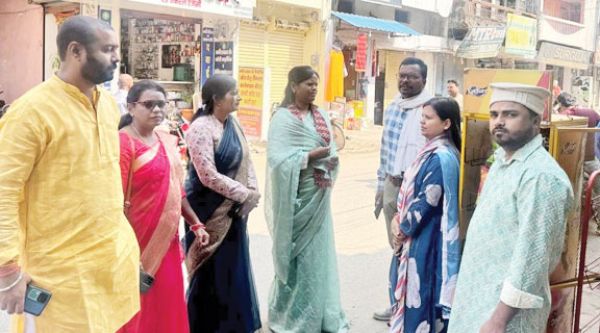 महापौर मंजूषा भगत ने किया सदर रोड का निरीक्षण