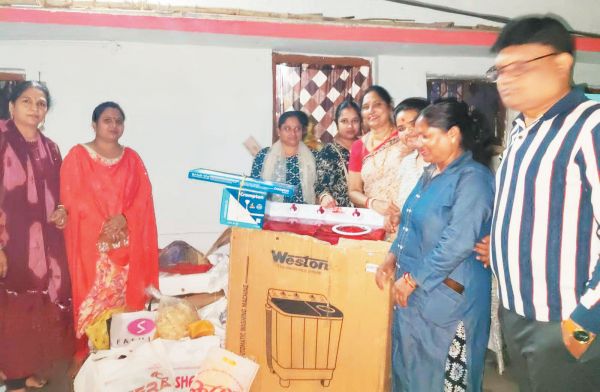 युवती के विवाह के लिए घरेलू सामान दिया सेवा समिति सदस्यों ने