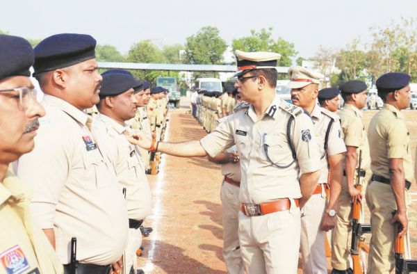 नांदगांव आईजी ने लगातार दो दिन कबीरधाम के थानों व कार्यालयों का किया निरीक्षण