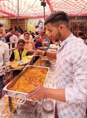 मंदिरों में हनुमान जयंती पर पूजा-अर्चना, उमड़े भक्त, भंडारा