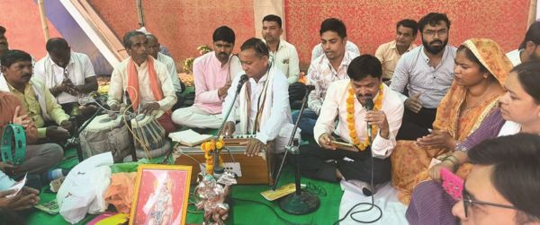 हड़ताल का 27वां दिन : सचिवों ने आंदोलन स्थल पर किया हनुमान चालीसा पाठ