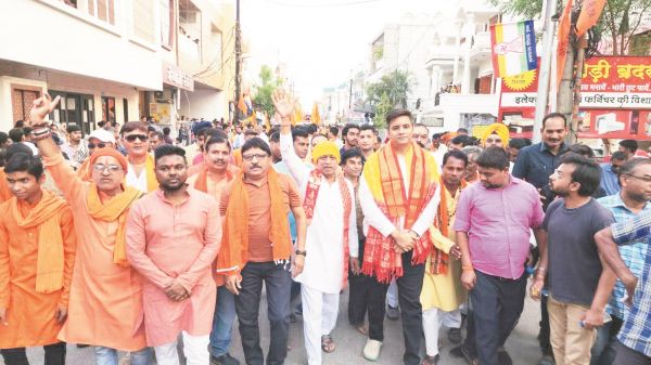हनुमान जयंती की शोभायात्रा में झूमे श्रद्धालु