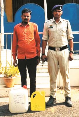 25 लीटर महुआ संग युवक गिरफ्तार