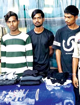  पति-पत्नी आफिस गए थे और चोरों ने आलमारी साफ कर दी, गिरफ्तार