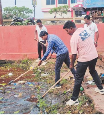 पूर्व सैनिकों-युवकों ने चलाया स्वच्छता अभियान