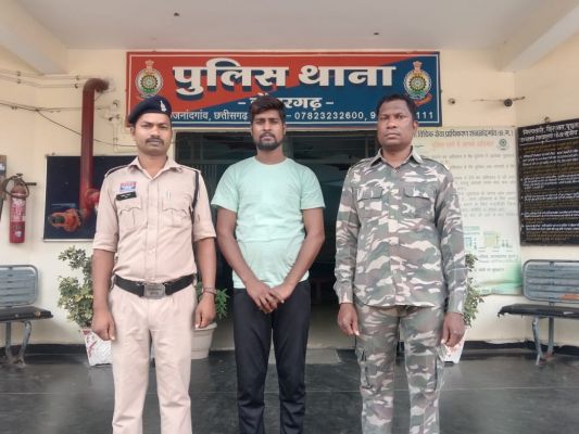 कंटेनर में शराब लोड, एक और आरोपी गिरफ्तार