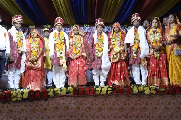 निषाद समाज वार्षिक सम्मेलन  में 4 जोड़ों की शादी