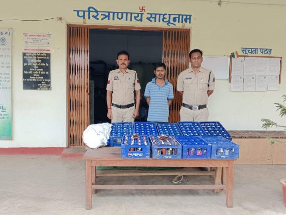 खेत से बड़ी मात्रा में शराब जब्त