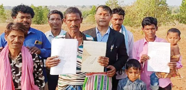 50 साल से काबिज जमीन का कलेक्टर से पट्टा बनाने की मांग