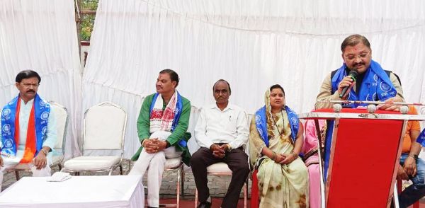 संविधान निर्माता के बताए मार्ग का करेंं अनुशरण - सांसद