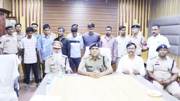 बाइक चोरी करने वाले गिरोह का पर्दाफाश, 9 गिरफ्तार  