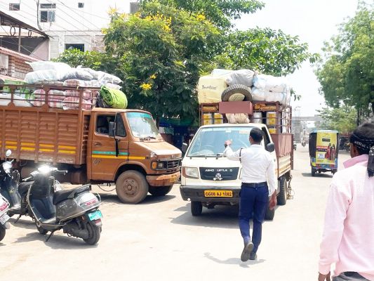 लोडिंग-अनलोडिंग व यातायात उल्लंघन  पर 98 वाहनों पर कार्रवाई