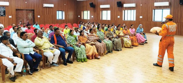 एनडीआरएफ टीम ने आपदा से राहत व बचाव का दिया प्रशिक्षण