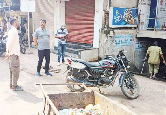 काम्प्लेक्स पार्किंग की कराएं सफाई, दुकानदारों से करें चर्चा