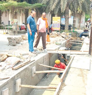   पैराडाइज होटल से खमतराई बाजार तक बन रहा नाला