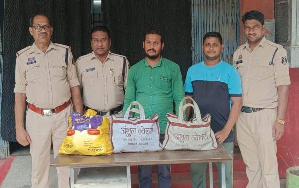 इलेक्ट्रिक वाहन में शराब तस्करी, दो आरोपी पकड़ाए