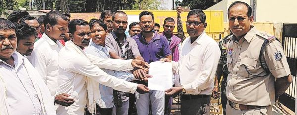 हिंदू देवी-देवता भूमि पर अतिक्रमण, ग्रामीणों ने की थाने में शिकायत