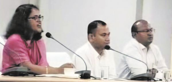 नवपदस्थ कलेक्टर ने बैठक लेकर जिले की विभिन्न गतिविधियों की ली जानकारी