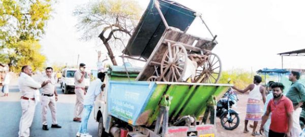 अवैध चखना दुकानों पर कार्रवाई, सील-जुर्माना