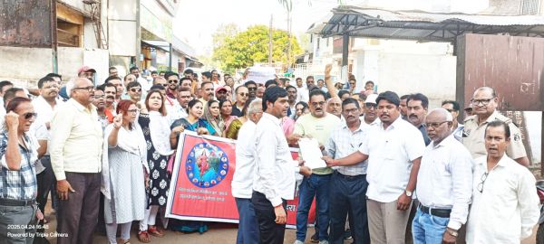 पहलगाम आतंकी हमले के विरोध में रैली निकाली, सर्व समाज ने राष्ट्रपति के नाम सौंपा ज्ञापन
