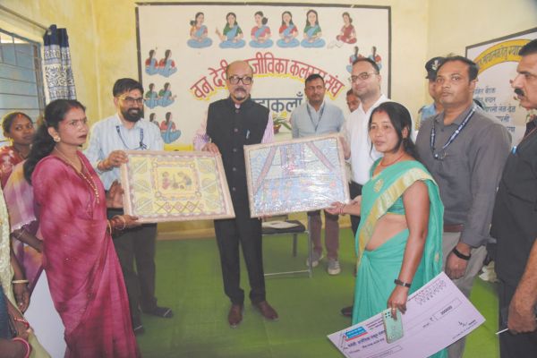राज्यपाल पहुंचे अंबिकापुर