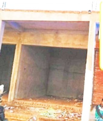 गलत आवंटन होने से तीन साल से दुकान के लिए भटक रहा कारोबारी 