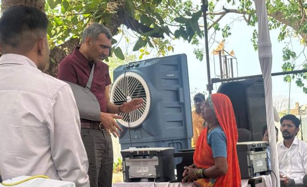 नौकरी-आयुष्मान कार्ड बनवाने लगाई फरियाद 