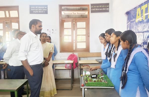 मॉडल प्रदर्शनी में संबलपुर अव्वल चरमुडिय़ा को दूसरा स्थान
