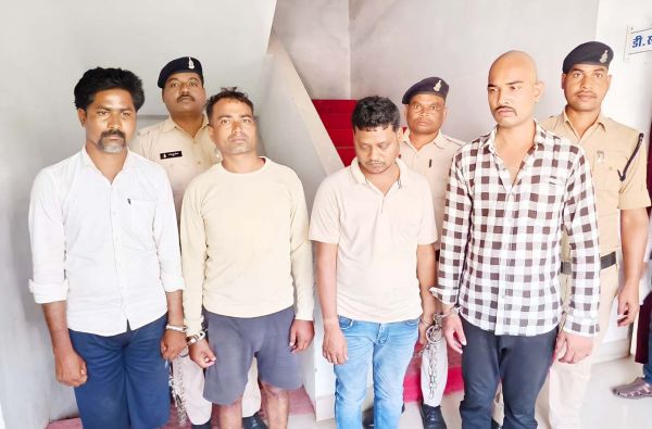 सोना-चांदी समेत 6.35 लाख की चोरी, 4 आरोपी गिरफ्तार