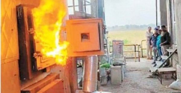 18 लाख के नशीले पदार्थों को किया  आग के हवाले