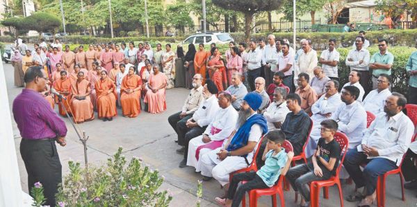 पोप और पहलगाम के दिवंगतों को दी श्रद्धांजलि