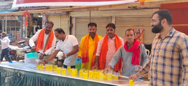 धूमधाम से मनी परशुराम जयंती, बांटे शरबत