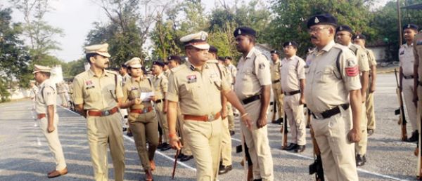 एसएसपी ने जनरल परेड की ली सलामी, बेहतर वेशभूषा वालों को ईनाम