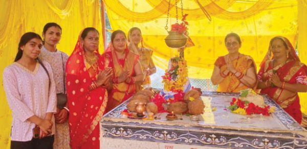 नर्मदेश्वर महादेव मंदिर स्थापना दिवस पर विशेष पूजा