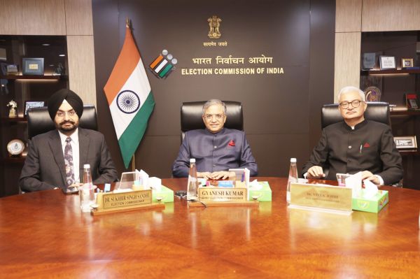 मतदाता सूचना पर्ची के डिजाइन में होगा सुधार, आयोग ने लिया फैसला