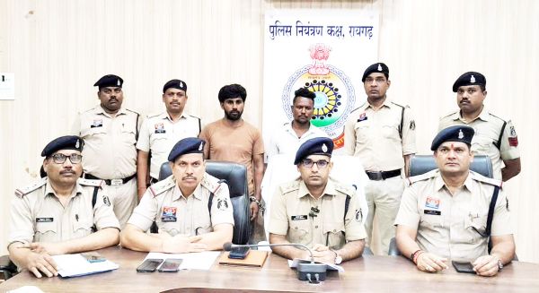 देशी कट्टा व बंदूक के साथ  दो आरोपी गिरफ्तार
