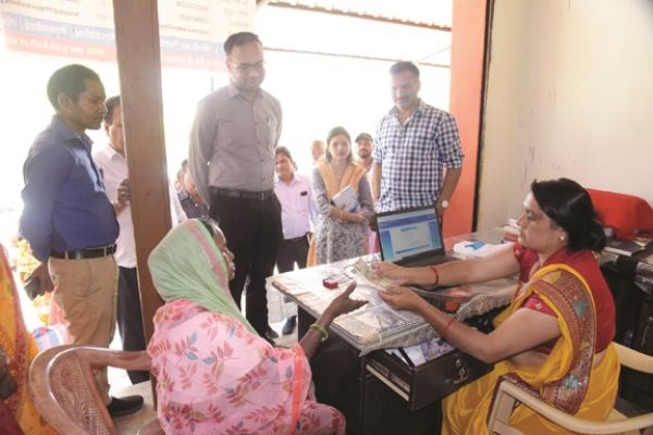 अकेलेपन में बिहान का मिला सहारा, बैंक सखी बालेश्वरी ने 11 करोड़ का किया लेन-देन