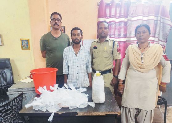 महुआ शराब संग एक गिरफ्तार
