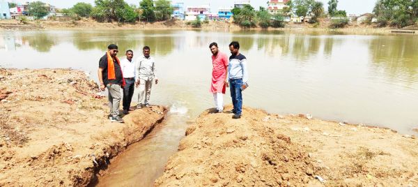  तालाब में 20 बरस बाद आया नहर नाली से पानी