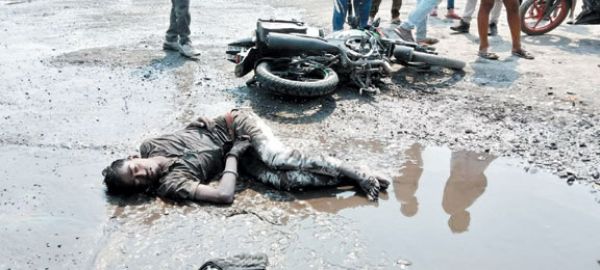 हाइवा ने मारी टक्कर, बाईक सवार युवक की मौत 