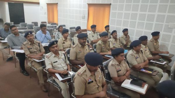 पुलिस-जनता के बीच सीधा संवाद स्थापित करने समाधान सेल शुरू