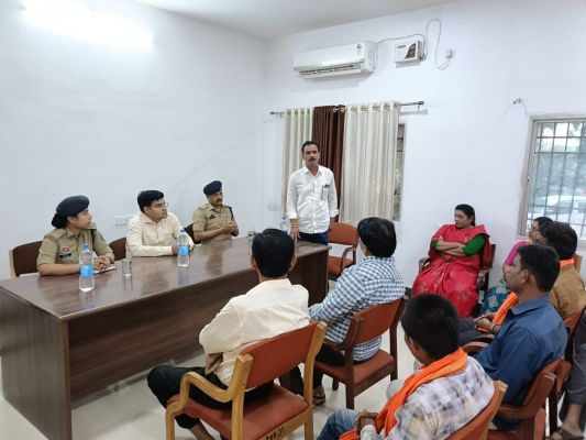 मुसाफिर डेटाबेस तैयार करने गरियाबंद पुलिस ने ली बैठक