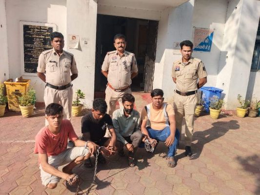 बस स्टैंड पर झगड़ा मारपीट, 4 गिरफ्तार
