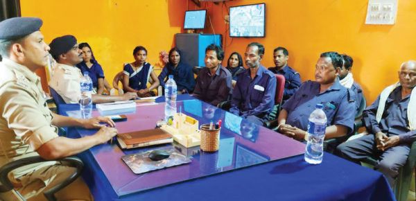थाने में कोटवार सम्मेलन, ग्राम सुरक्षा के संबंध में निर्देश