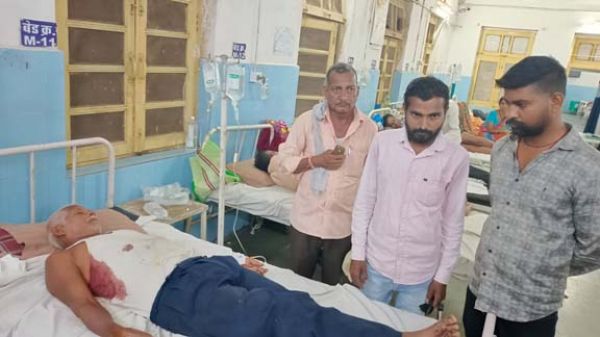 खड़े ट्रक में जा घुसी बाइक, एक की मौत, दूसरा गंभीर